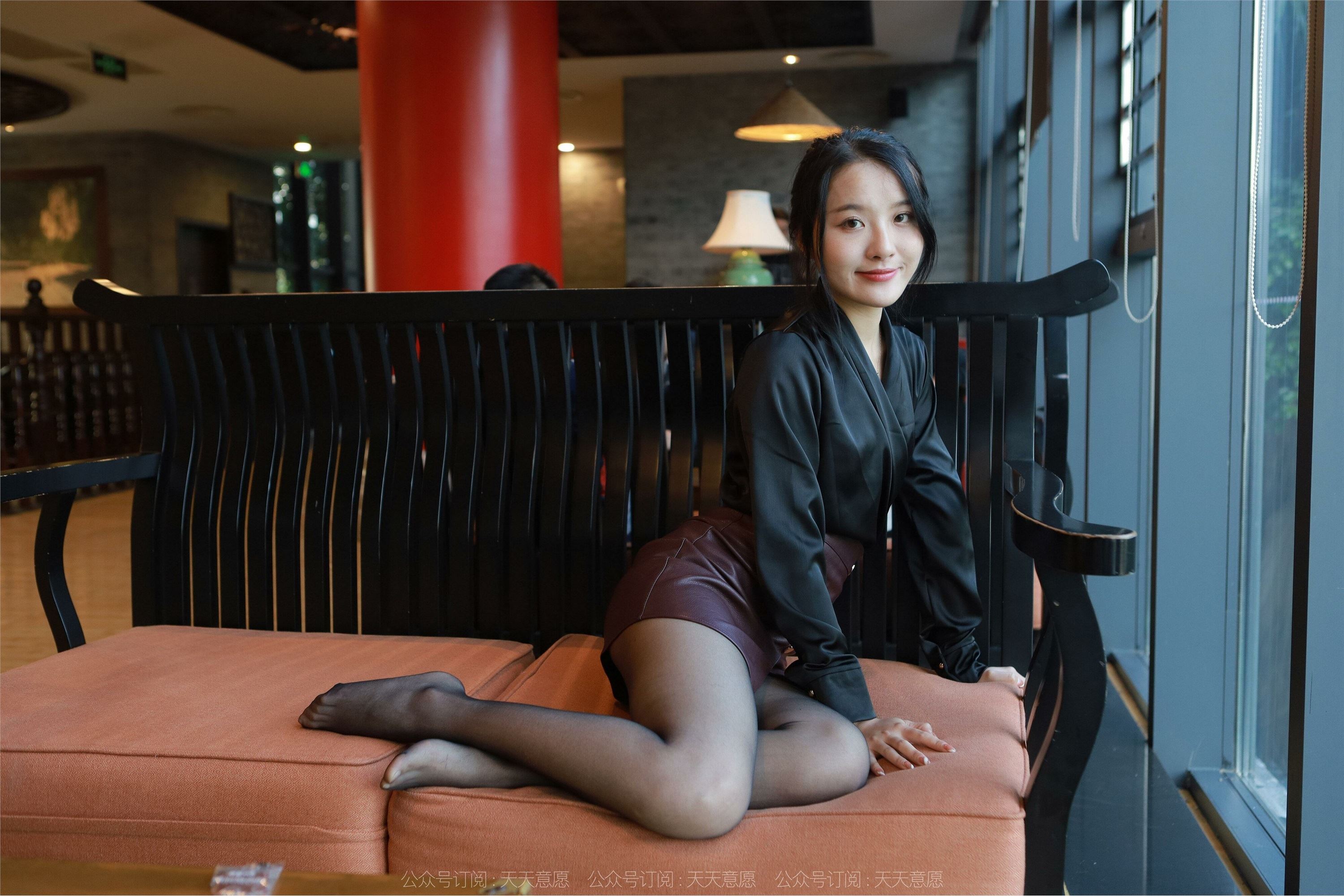 IESS异思趣向  2022.04.29 丝享家 1074：婉萍《褐色皮裙》